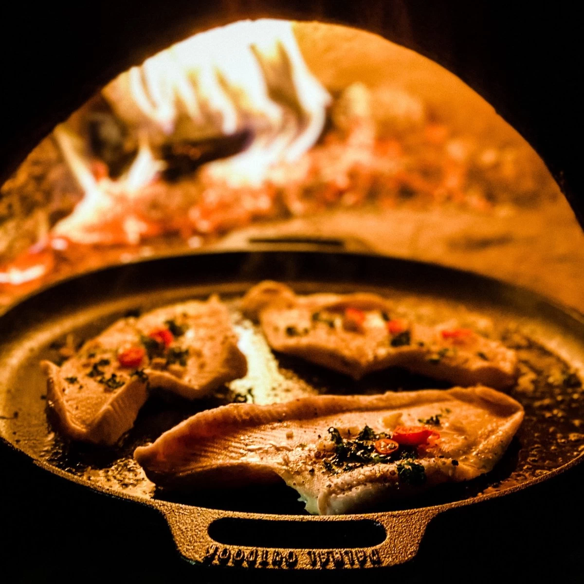 Valhal Outdoor Skillet / Plancha / Koekenpan - Gietijzer - Diameter 35cm, Twee Handvatten, VH35F - Afbeelding 6