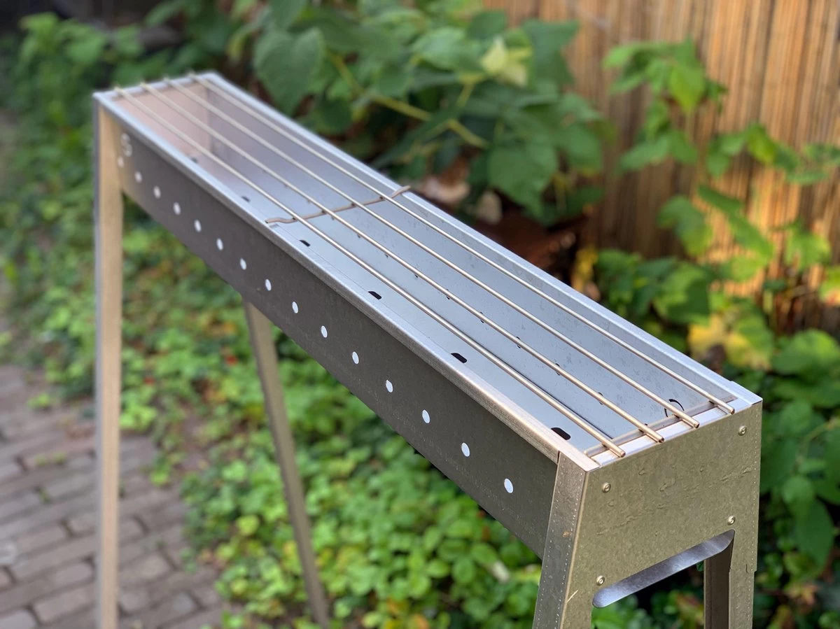 Spiedini Saté-bbq Bali 80 - Saté Houtskoolbarbecue Met Horizontaal Rooster - 80 Cm Lang, 11 Cm Breed - Materiaal: Gealuminiseerd Ijzer - Afbeelding 4